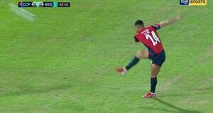 Crónica / [VIDEO] El tiro de Juan Patiño que fue a parar ¡a las nubes!