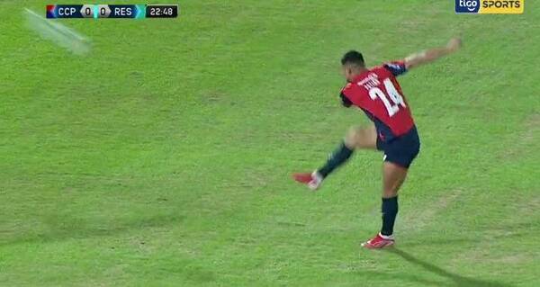 Crónica / [VIDEO] El tiro de Juan Patiño que fue a parar ¡a las nubes!
