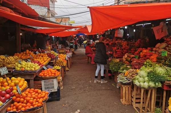 Compradores ahorran hasta 40% en Mercado 4, destaca director