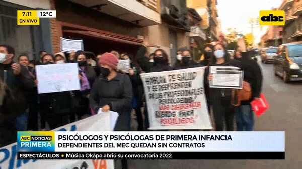Psicólogos se movilizan esta mañana frente al MEC - ABC Noticias - ABC Color