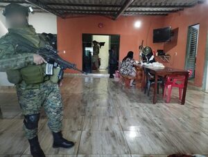 Cuatro detenidos durante operativo en busca de presunto jefe de sicarios · Radio Monumental 1080 AM