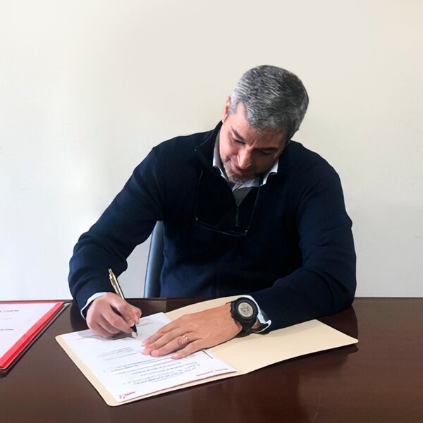 Mario Abdo Benítez firmó su candidatura para presidir la ANR