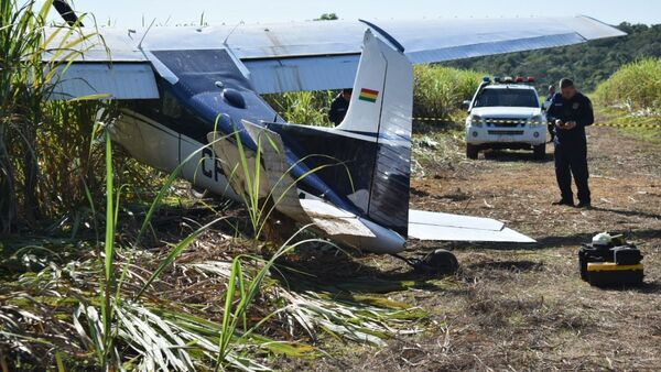 Cae avioneta con matrícula boliviana en un cañaveral de Iturbe