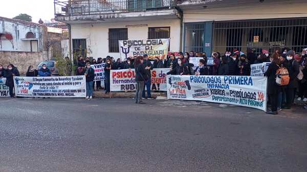 Psicólogos se manifiestan contra anuncio de desvinculación masiva de programa de Primera Infancia