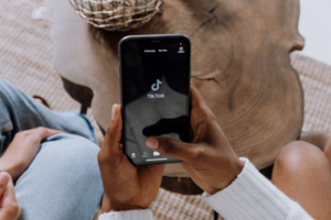 Los jóvenes se informan más por TikTok e Instagram