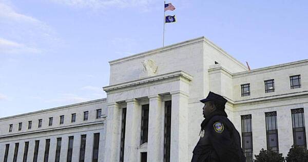 La Nación / Dólar tiende a subir ante expectativas del mercado sobre decisión de la Fed