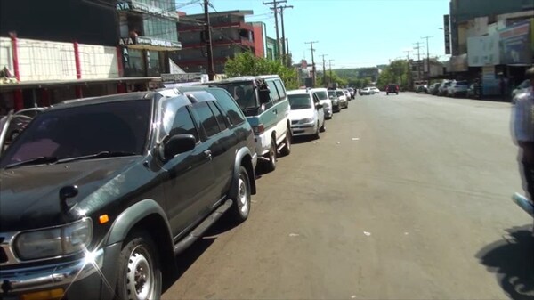 Rige nueva ordenanza que sanciona a conductores que se adelantan en la fila del puente San Roque