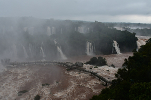 Las Cataratas del Yguazú siguen con un gran volumen de agua en sus caídas - La Clave