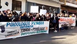 Psicólogos se manifiestan por desvinculación masiva - El Independiente