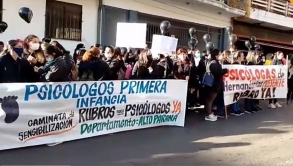 Psicólogos se manifiestan por desvinculación masiva - El Independiente