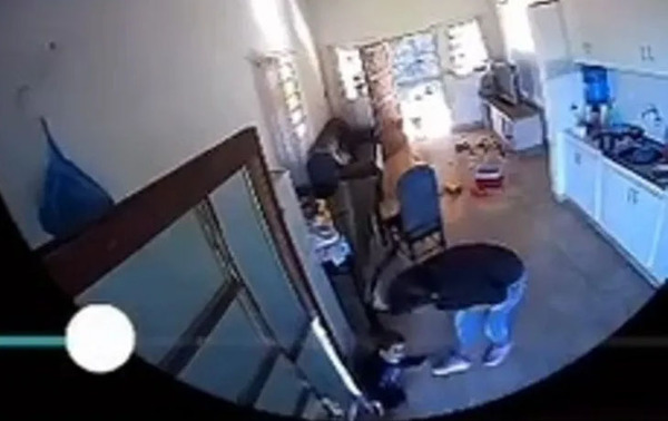 Mujer pilló a niñera maltratando a su bebé en Encarnación – Prensa 5