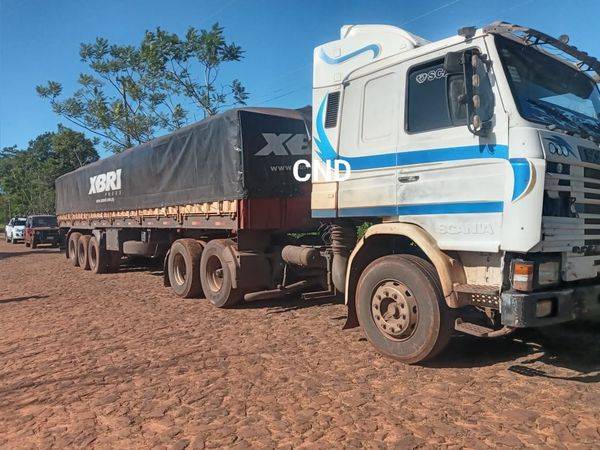 Crónica / En un auto atajaron un camión y le robaron 32 mil kilos de soja