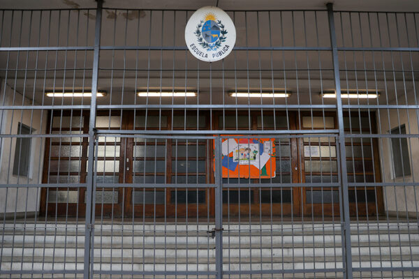 Huelga en la educación pública uruguaya contra los recortes de presupuesto - MarketData