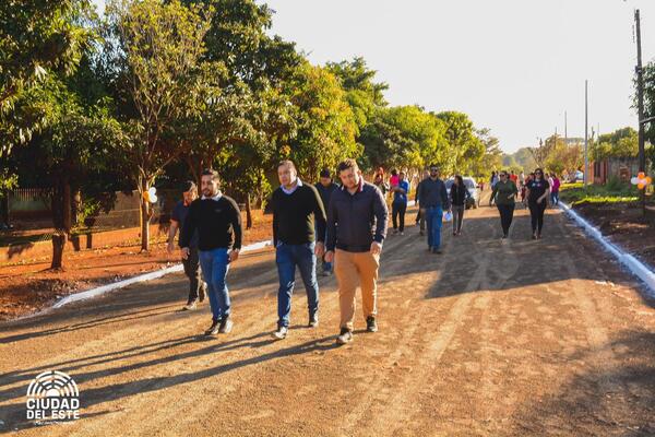Inauguran empedrados con subcomisiones vecinales en CDE - La Clave