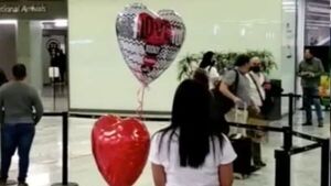 Esperó en aeropuerto a su chuli italiano que conoció en redes y no le reconoció