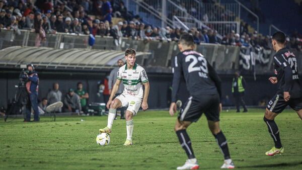 Dura derrota del Coritiba de Gustavo Morínigo