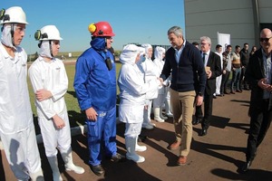 Mario Abdo Benítez visitó instalaciones de fábrica en Minga Guazú