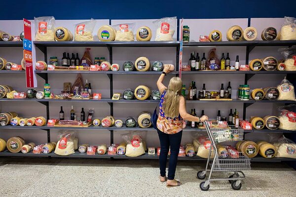 El Gobierno venezolano y los supermercados buscan fortalecer la economía del sector - MarketData