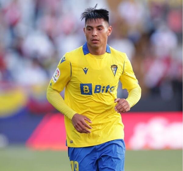 Arzamendia quiere dejar Cádiz para jugar en Independiente - Fútbol - ABC Color