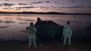 Armada incauta un millón y medio de cajetillas de cigarrillos en río Paraná - Policiales - ABC Color
