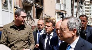 Macron visitó una de las primeras ciudades ucranias devastadas por ina invasión rusa | OnLivePy