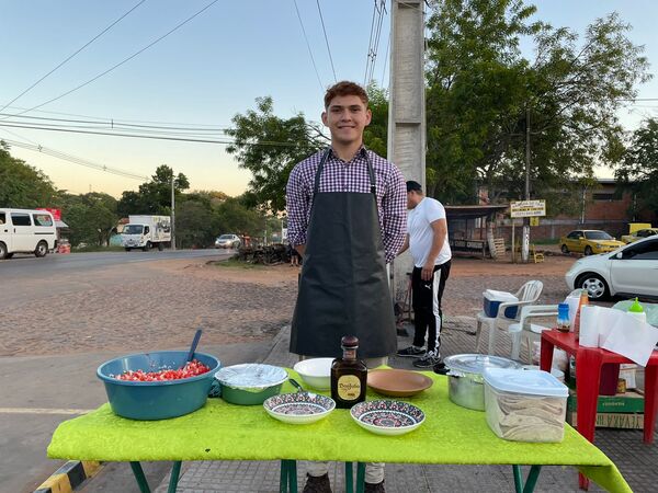 Concepcionero causa furor en la capital con sus tacos mexicanos