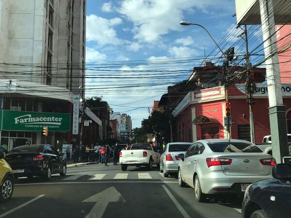 Diario HOY | Cierran calle para inscribir candidatura de Velázquez