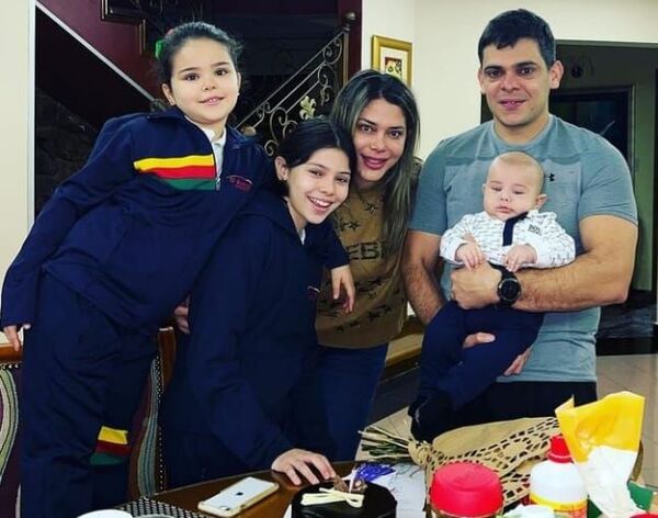 La exmodelo Gaby Mena celebra su cumpleaños rodeada del amor de su familia - Gente - ABC Color