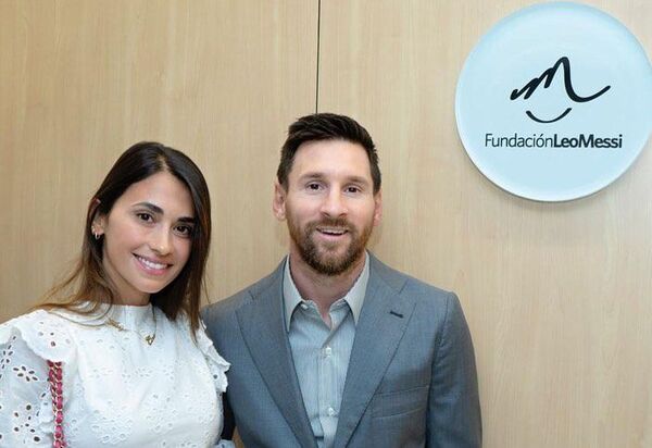 Messi visitó el hospital para niños con cáncer que ayudó a construir - Gente - ABC Color