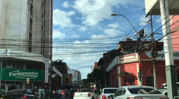 Crónica / En horario laboral, hurreros cierran calles para inscribir candidatura de Velázquez