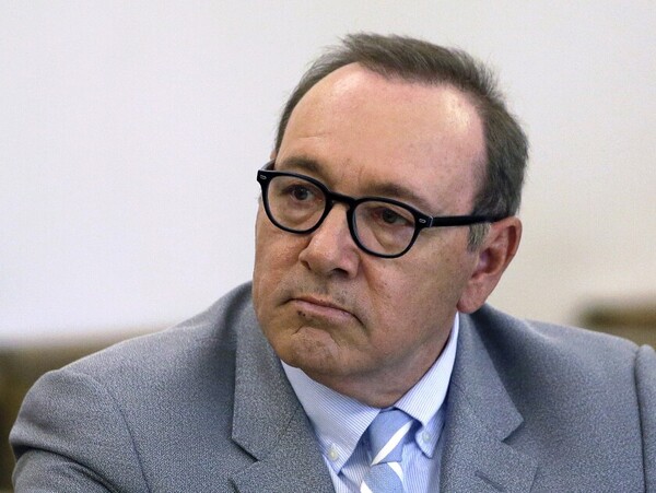 Kevin Spacey quedó en libertad bajo fianza tras denuncia por supuesto abuso de tres hombres | OnLivePy
