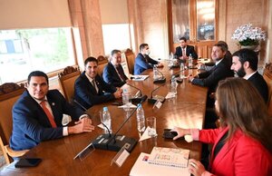 Autoridades se reunieron en el Palacio de López para relanzar candidatura para el Mundial 2030 - El Trueno