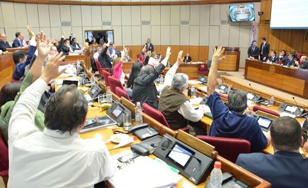 Aprueban en Senado control de SEPRELAD a tabacaleras y clubes deportivos