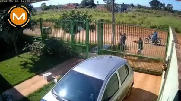 Evitó el robo de su celular arrojándolo al patio ajeno - PARAGUAYPE.COM