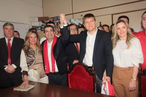 Velázquez-Brunetti inscribieron hoy sus candidaturas en la ANR - Noticde.com