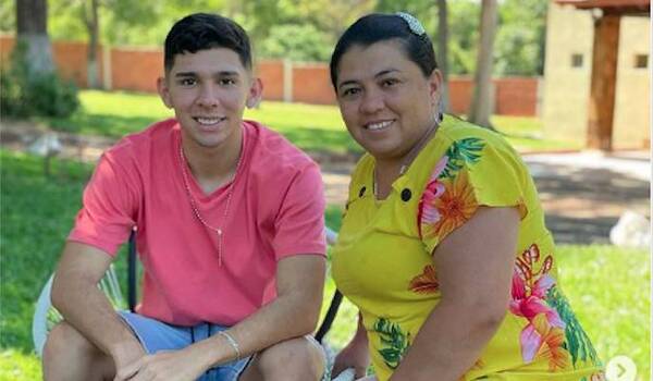 Crónica / [VIDEO] La "Joya" y el tremendo pedido al aire que les hizo a sus padres