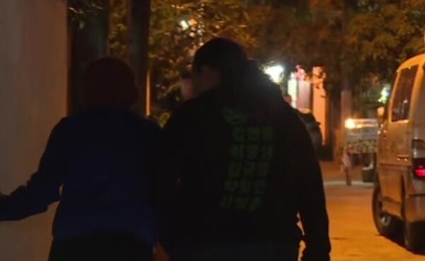Anciana y sus dos nietos vivían entre la basura - C9N
