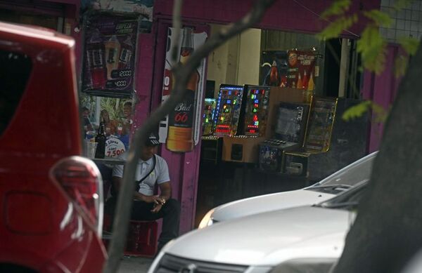 Tragamonedas: Conajzar anula resolución y contrato de “legalización” en sitios prohibidos - Economía - ABC Color