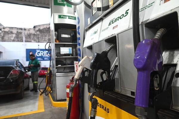 Petropar tiene stock de gasoil, dice Llamosas ante escasez en la región - Economía - ABC Color