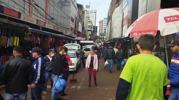 Serie de feriados en Brasil apuntalan comercio esteño