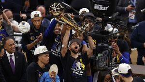 Steph Curry devuelve la gloria a Golden State