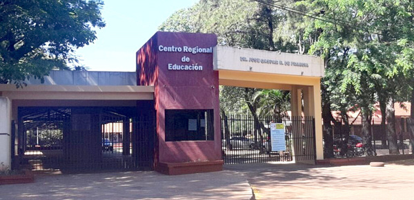 Padres reclaman por pedido de dinero para pago a celadores - La Clave