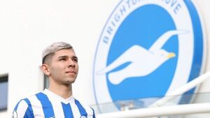 Brighton presenta a Julio Enciso