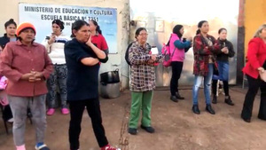 Comunidad defienden gestión del director de la escuela “Mango Guy” - La Clave
