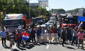 Camioneros de Paraguarí advierten bloqueo de rutas si hay suba de combustible  - OviedoPress