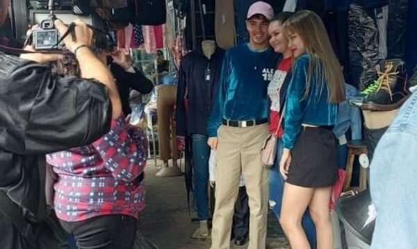 Los bailarines en capilla fueron al mercados 4 en busca de votos | Telefuturo