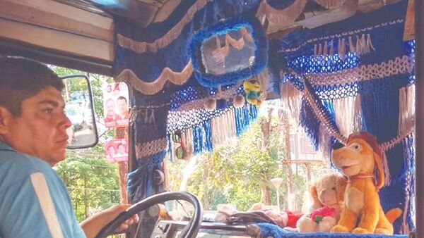 Prohíben peluches que están en los colectivos