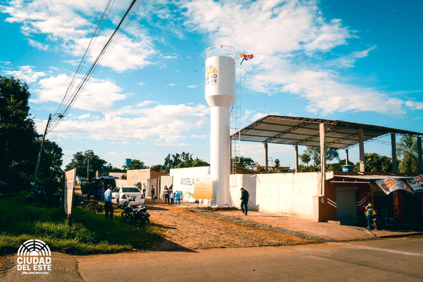Inauguran obras de empedrado y tanque de agua en populosos barrios esteños - La Clave