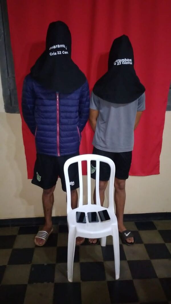 Apresan a entrenador de fútbol y a un adolescente por robo a réferes - Policiales - ABC Color