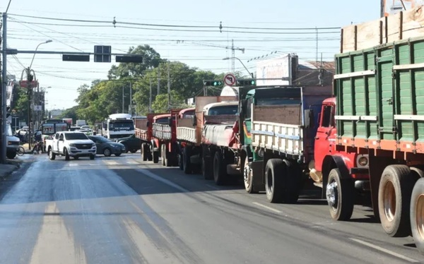 Camioneros reclaman medidas para detener constante suba de precios de combustibles